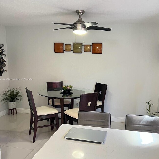 Foto del edificio - 17348 NW 74th Ave