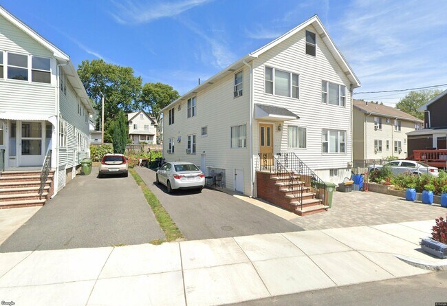 Foto del edificio - 145 Nichols Ave