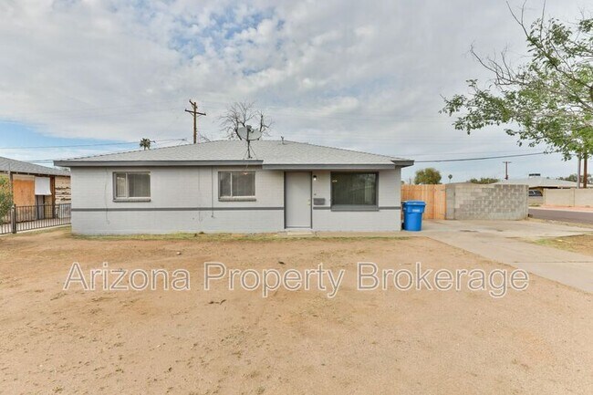 Building Photo - 3302 W Solano Dr S