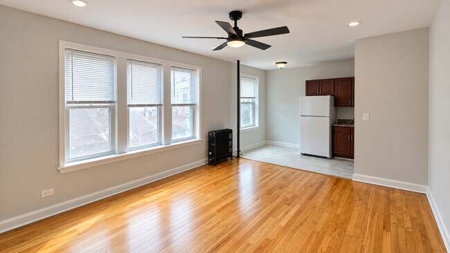 Foto del edificio - 1635 W Morse Ave