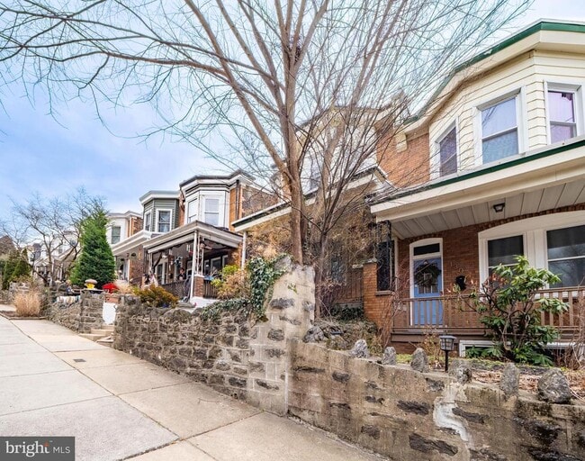 Building Photo - 132 Lauriston St