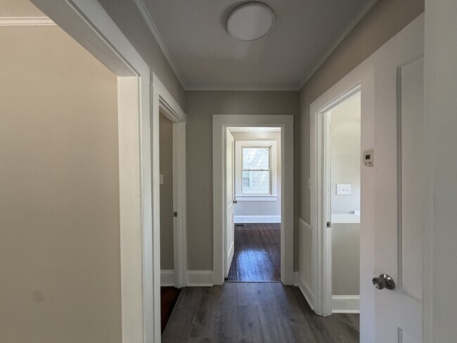 Building Photo - 704 N Miller Ave