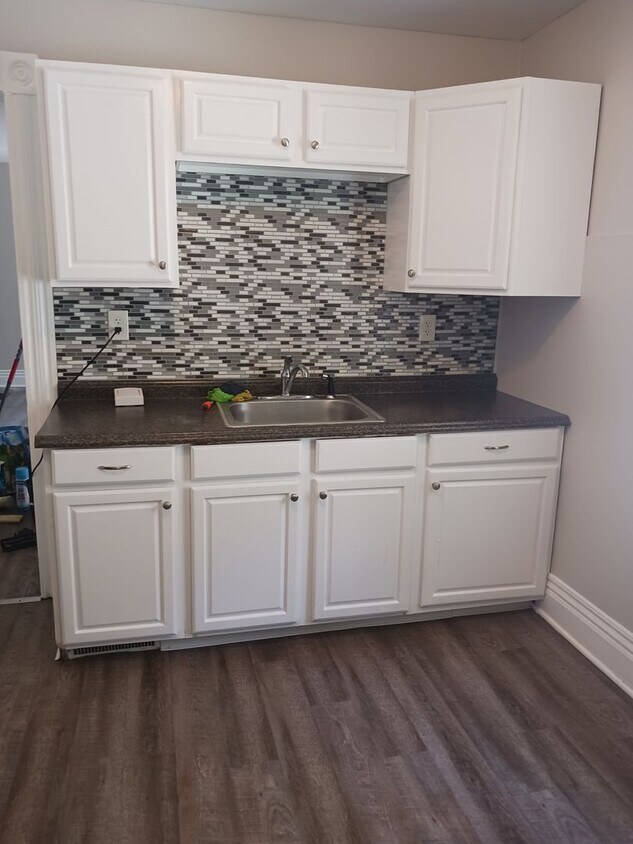 62 Amherst St Unit up, Rochester, NY 14607 Room for Rent in Rochester