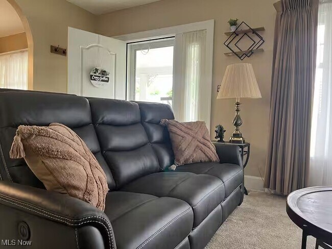 Foto del edificio - 369 E Tuscarawas Ave