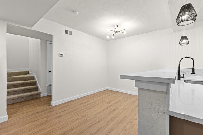 Building Photo - 7510 Holly Hill Dr