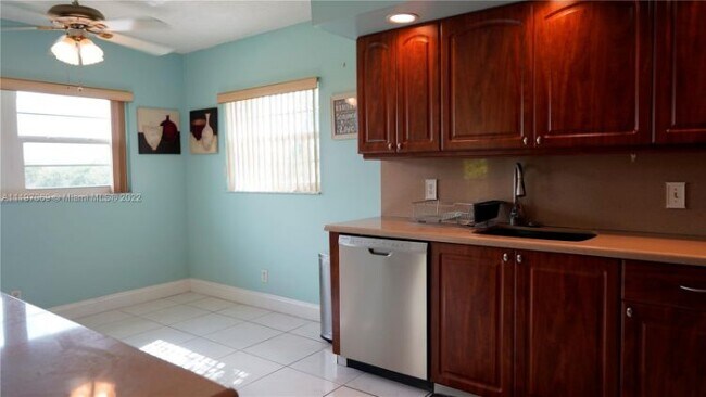 Foto del edificio - 12900 SW 7th Ct