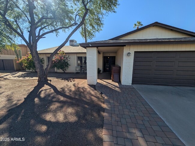 Building Photo - 4909 E Presidio Rd