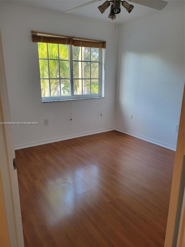 Foto del edificio - 2217 NW 171st Terrace