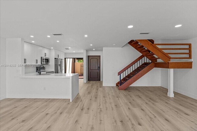 Building Photo - 3737 Alcantara Ave
