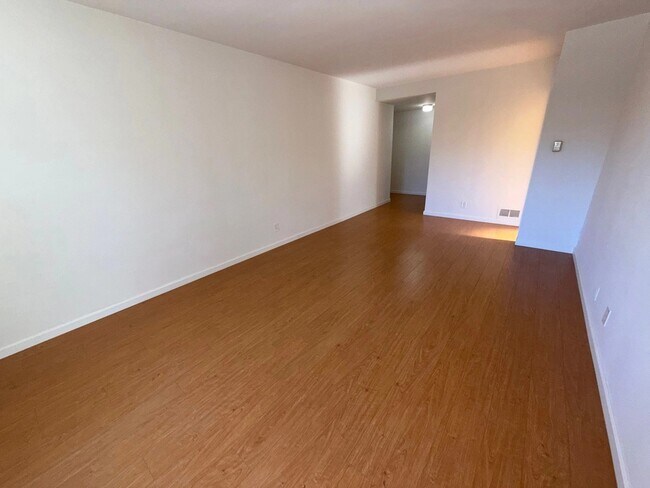 Foto del edificio - 1263 Hayworth Ave