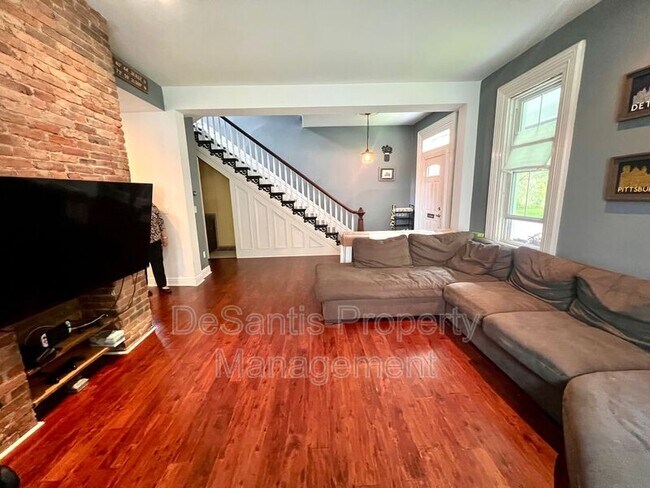 Building Photo - 663 Maple Ln