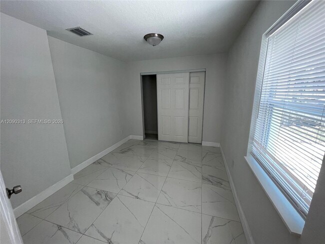 Foto del edificio - 6801 SW 13th Terrace