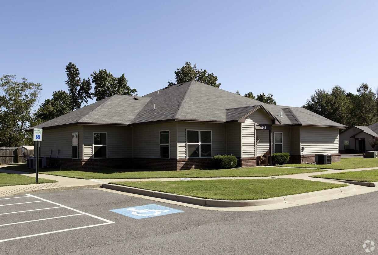 Leawood Apartments Apartments in Beebe, AR