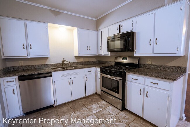 Foto del edificio - 3 br, 1 bath House - 533 E Fort Worth Dr