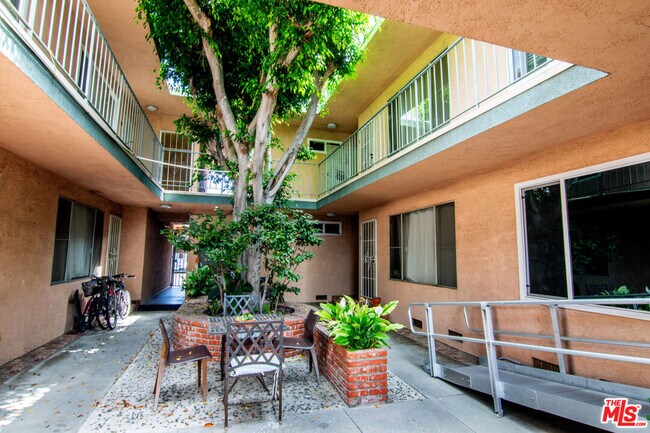 Foto del edificio - 4358 Berryman Ave