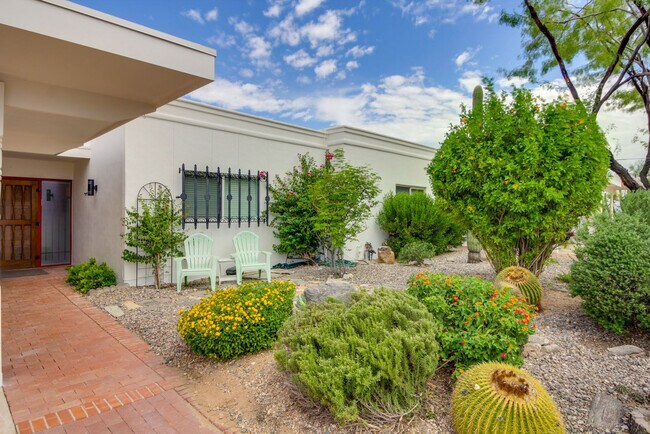 Foto del edificio - 5026 N Crestridge Dr