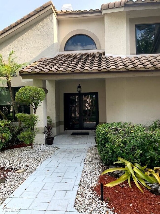 Foto del edificio - 4 br, 2.5 bath House - 10334 NW 6th Ct