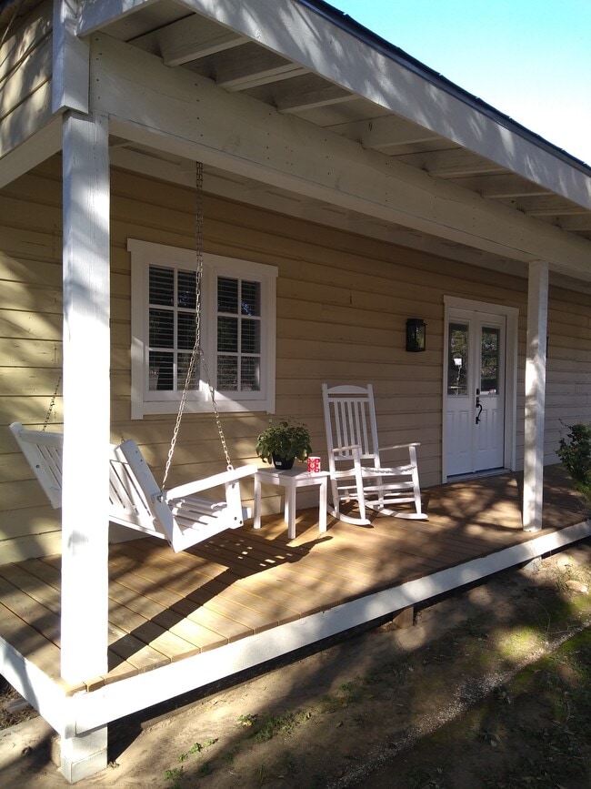 Private entry - 1654 Skyline Dr