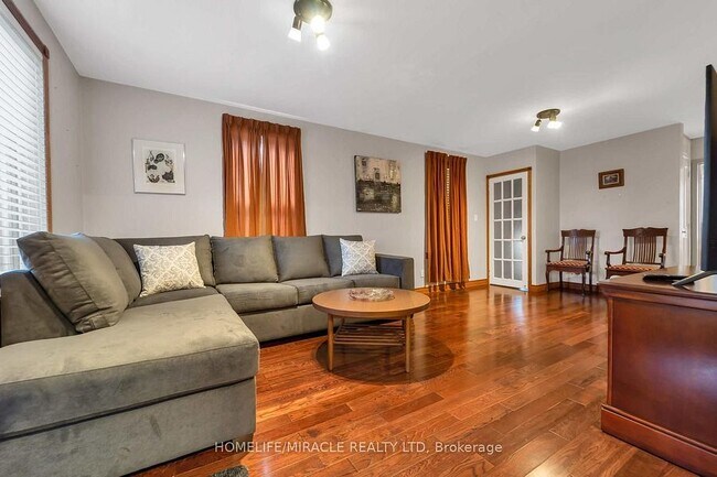 Building Photo - 48 Park St W