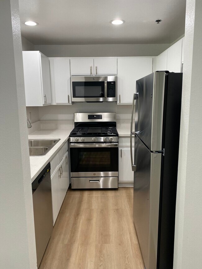 Foto del edificio - 421 E Tamarack Ave