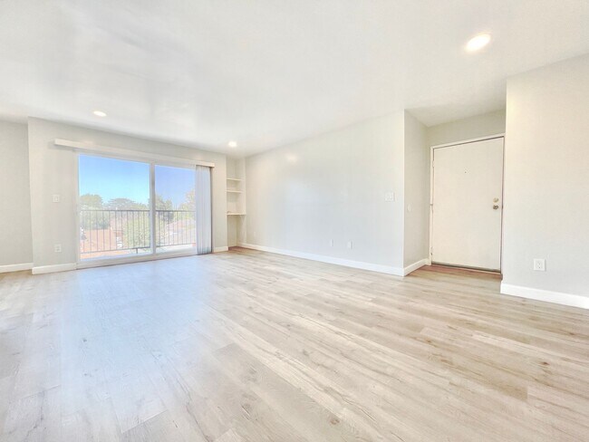 Foto del interior - 7437 Haskell Avenue