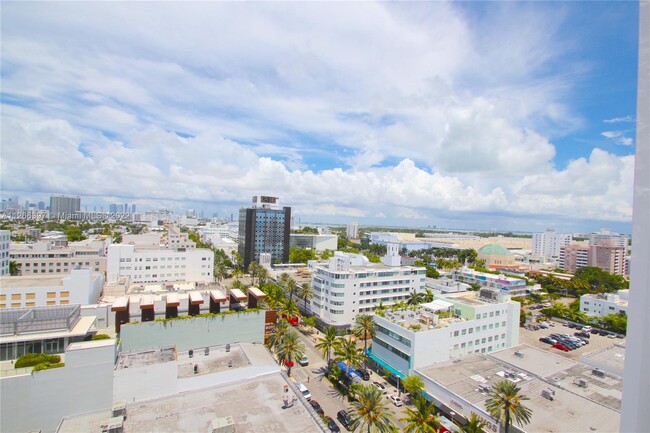 Foto del edificio - 100 Lincoln Rd