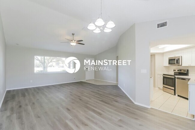 Building Photo - 3 Bedroom Pet-Friendly Home in Spring Hill, FL with Main Street Renewal