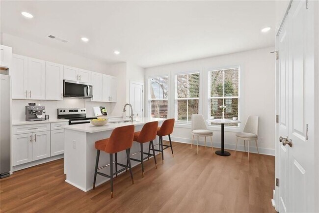 Foto del edificio - 195 W Lake Ave NW