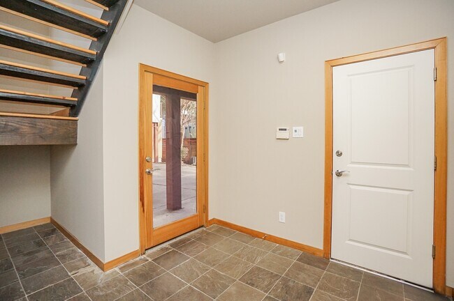 Foto del edificio - 228 Willard St