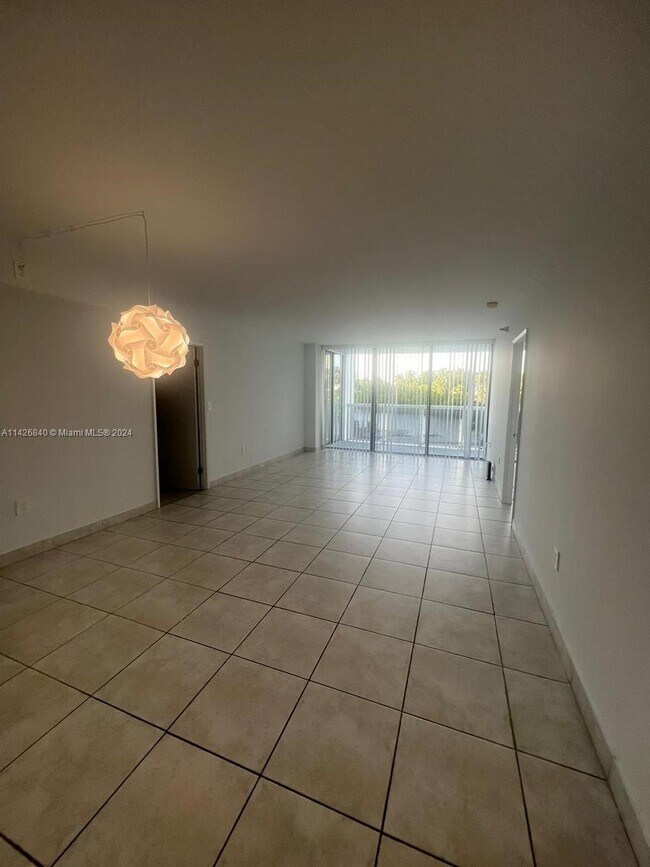 Building Photo - 20515 E Country Club Dr