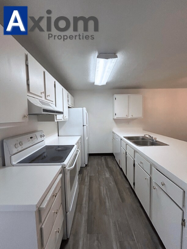 Building Photo - 2117 Marigold St