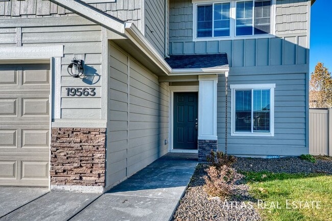 Foto del edificio - 19563 Calais Ave