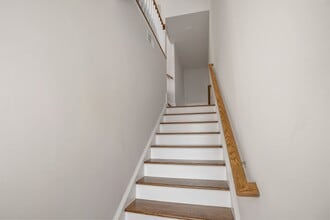 Building Photo - 3421 St Robin Ln