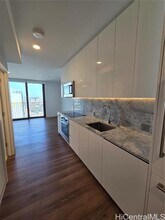 Building Photo - 987 Queen St