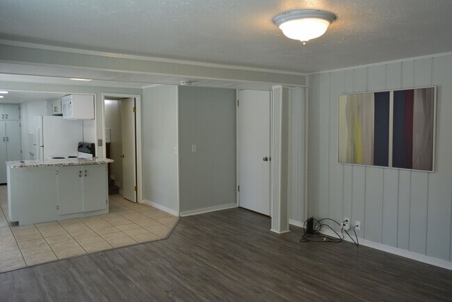 Building Photo - Grand Blvd 1624 S