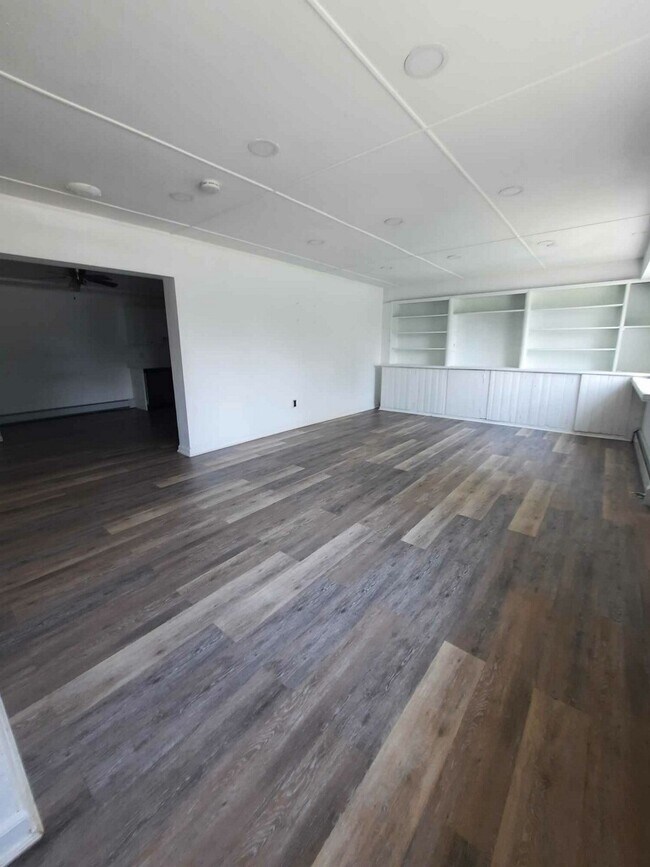 Building Photo - 300 County Rd 565