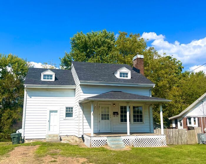 Primary Photo - Beautiful 3 Bed 2 Bath w Fire Place/Hardwo...