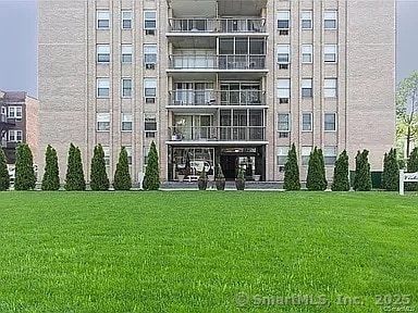 Foto del edificio - 65 Glenbrook Rd