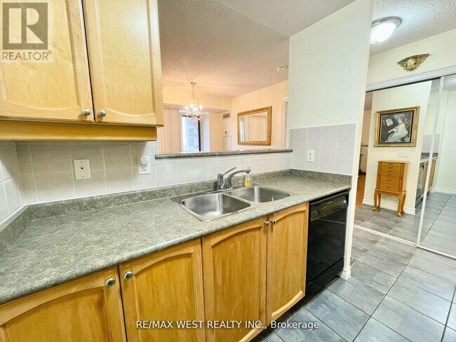 Photo du bâtiment - 710 Humberwood Blvd