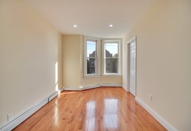 Building Photo - 1402 8th St