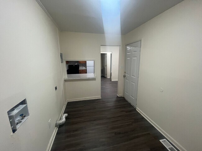 Foto del edificio - Charming 2 Bedroom Home in the Heart of Cabot – Comfortable & Convenient!