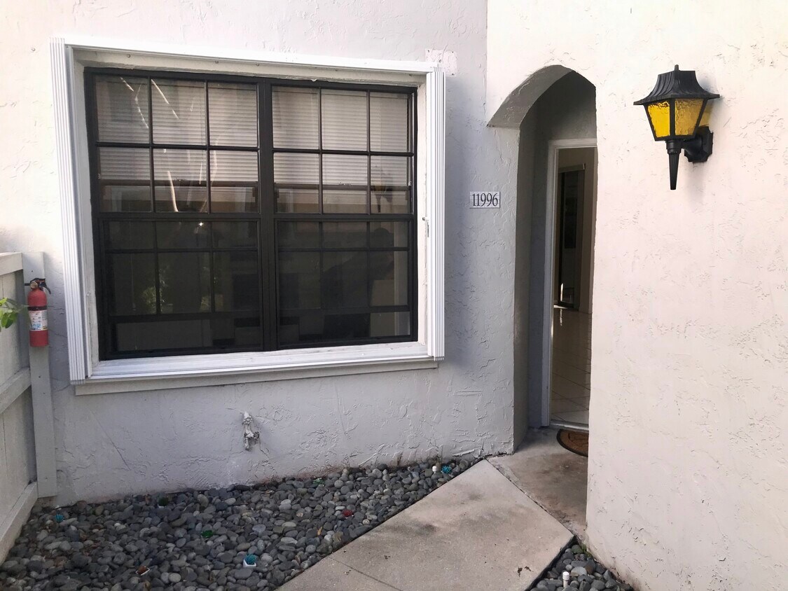 Foto principal - 11996 NW 11th St