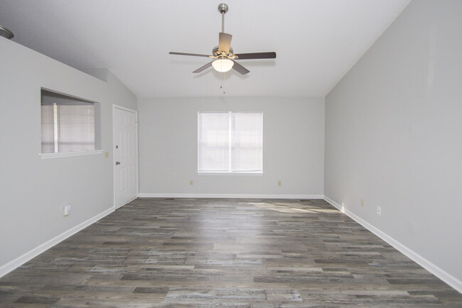Building Photo - Now Available Cozy Three Bedroom