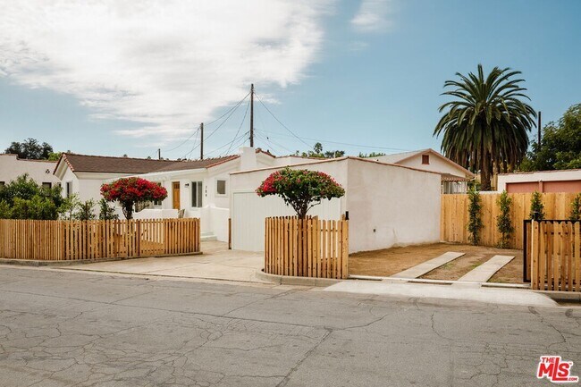 Foto del edificio - 784 Elmira St