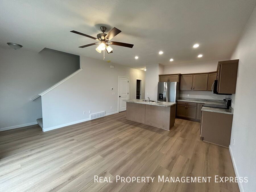 Foto principal - 2 Bedroom 1.5 Bathroom Home for Rent