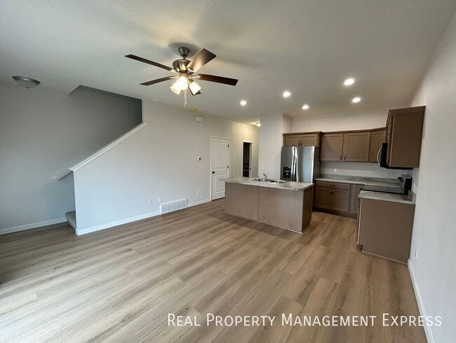 Building Photo - 2 Bedroom 1.5 Bathroom Home for Rent