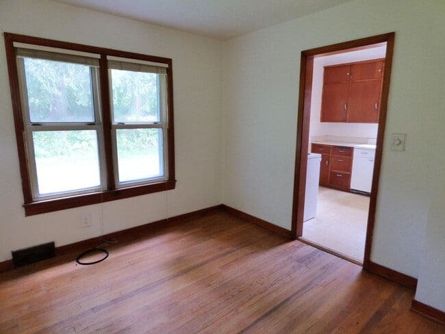 Building Photo - Adorable 2BR, 1BA Single Family Home