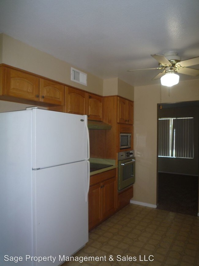 Foto del edificio - 3 br, 2 bath House - 1661 N. Circle Dr.