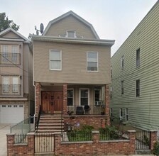 Building Photo - 596 Adams Ave