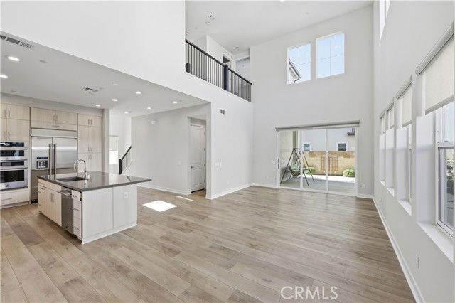 Building Photo - 141 Holliston